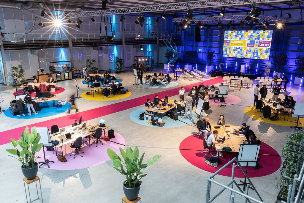 Every team seated in a 'circle'. We were in the bottom left, but probably were out getting coffee...